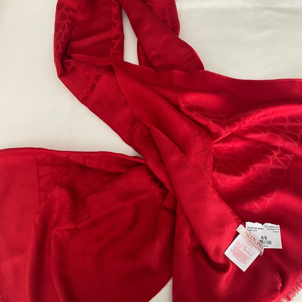 •	Valentino "Toile Iconographe" jacquard stole in virgin wool and silk